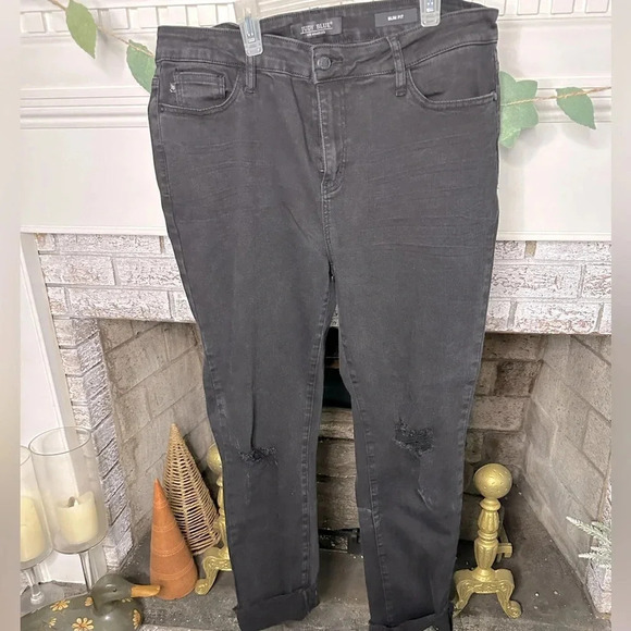 Judy Blue black distressed slim fit jeans size 15 / 32 ripped knees cuffed hems - Picture 1 of 5